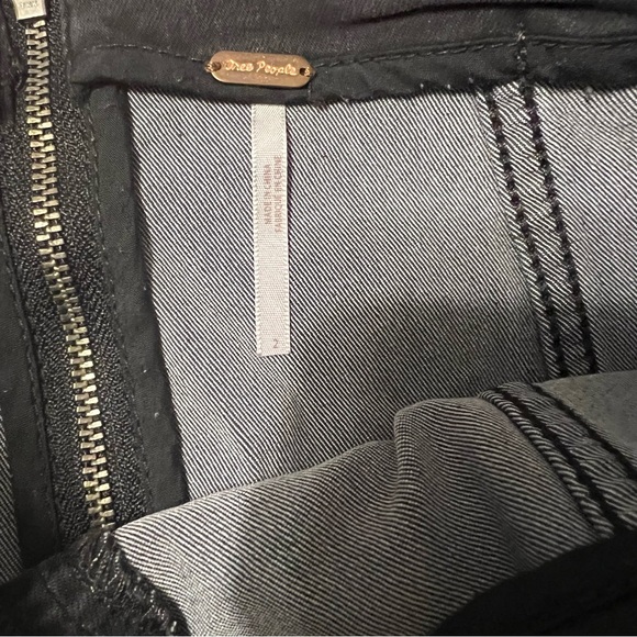 Like new* mini skirt - Picture 6 of 8